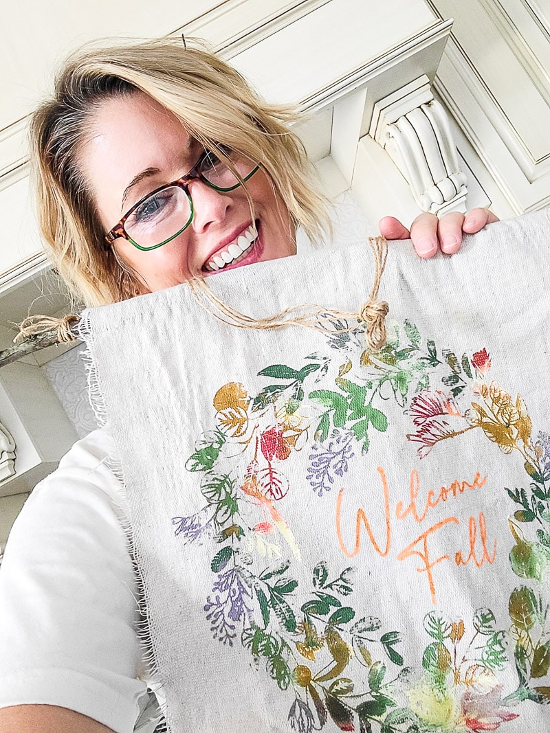 Fabulous and Fresh Farmhouse DIYS and Ideas are waiting to inspire you to create. All the newest projects in the Farmhouse World all in one place to enjoy!