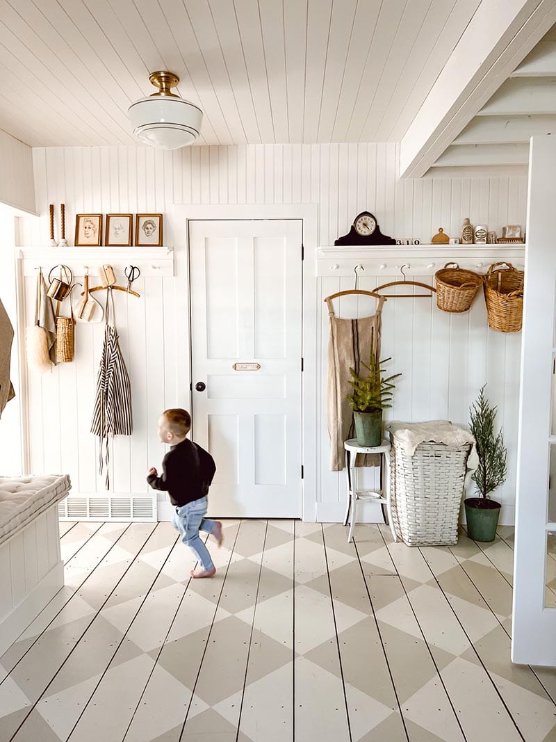 Fabulous and Fresh Farmhouse DIYS and Ideas are waiting to inspire you to create. All the newest projects in the Farmhouse World all in one place to enjoy!