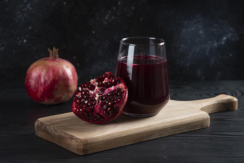 These Easy Home Remedies For Common Daily Problems are quick, easy, budget friendly and safe... plus a lot of times you will find everything you need in the Pantry or Fridge!