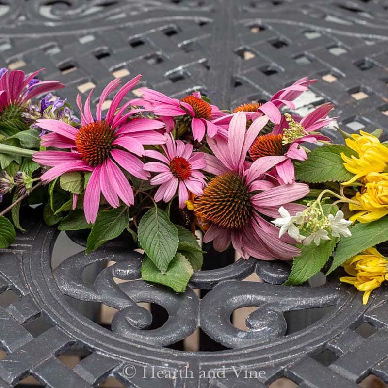 Do you know what it is time for? Fresh and Trendy DIY Crafts To Make This Weekend of course. Tons of inspirational Crafts are waiting for you to choose from. One is perfect to make this weekend!