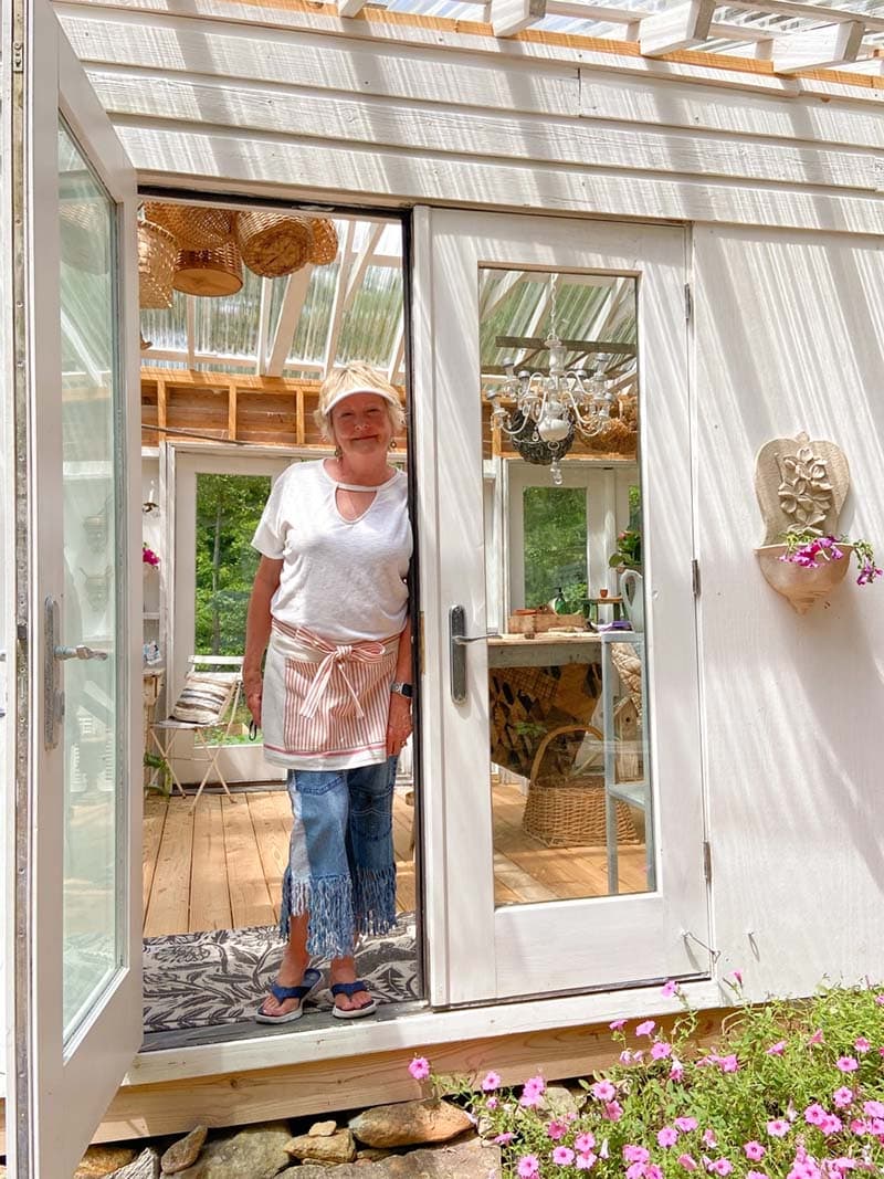 Fabulous and Fresh Farmhouse DIYS and Ideas are waiting to inspire you to create. All the newest projects in the Farmhouse World all in one place to enjoy!