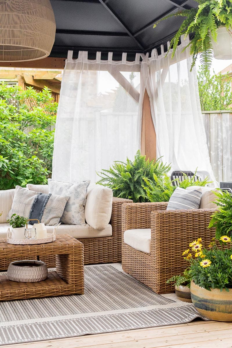 Fabulous and Fresh Farmhouse DIYS and Ideas are waiting to inspire you to create. All the newest projects in the Farmhouse World all in one place to enjoy!