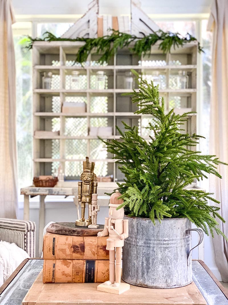 Fabulous and Fresh Farmhouse DIYS and Ideas are waiting to inspire you to create. All the newest projects in the Farmhouse World all in one place to enjoy!
