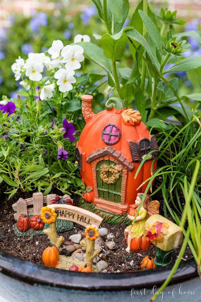 Do you know what it is time for? Fresh and Trendy DIY Crafts To Make This Weekend of course. Tons of inspirational Crafts are waiting for you to choose from. One is perfect to make this weekend!