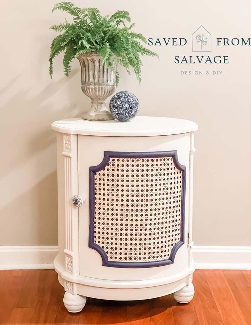 Charms and Chic Farmhouse Thrift Store Makeovers are going to Inspired you to create your own original diy project that will be amazing!