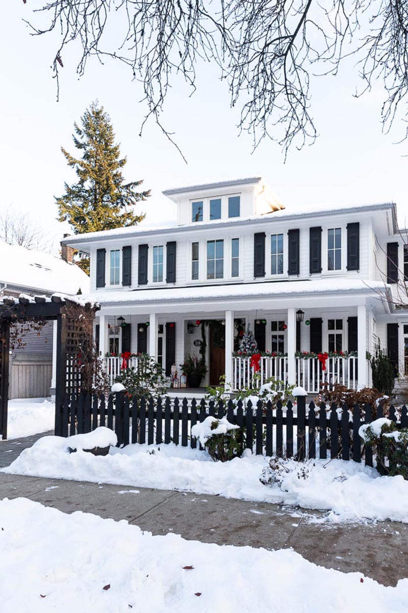 Fabulous and Fresh Farmhouse DIYS and Ideas are waiting to inspire you to create. All the newest projects in the Farmhouse World all in one place to enjoy!