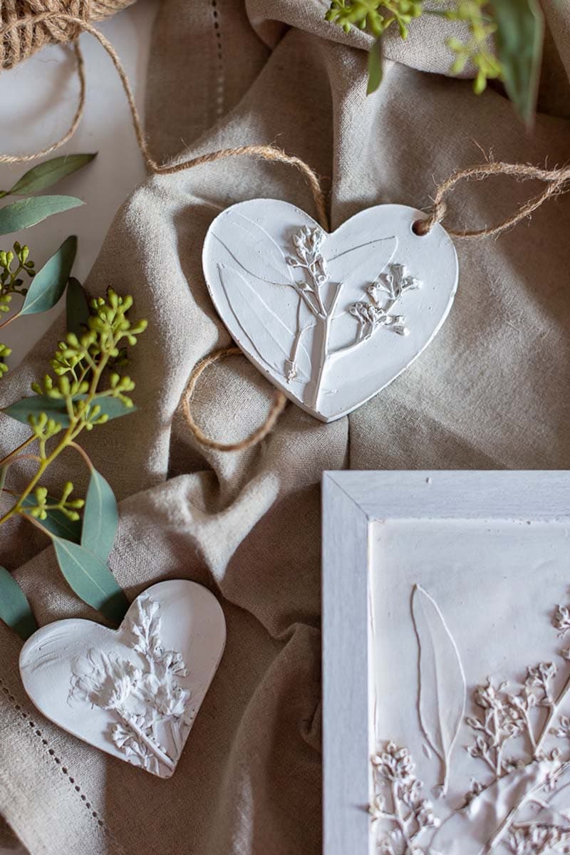 This collection of The Best Farmhouse Craft Projects of 2022 Part 1 are incredible! They are all waiting for you to check out and then take those tutorials and sore! So much creative goodness waiting to happen!