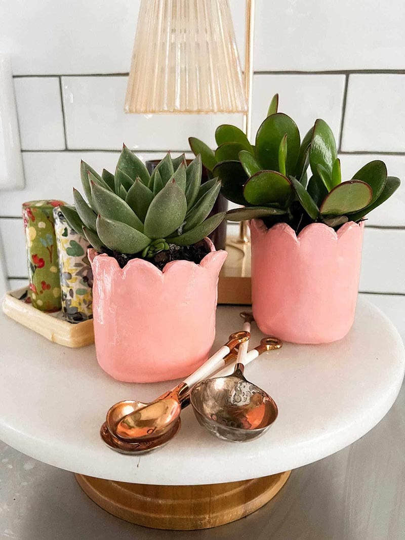 Do you know what it is time for? Fresh and Trendy DIY Crafts To Make This Weekend of course. Tons of inspirational Crafts are waiting for you to choose from. One is perfect to make this weekend!