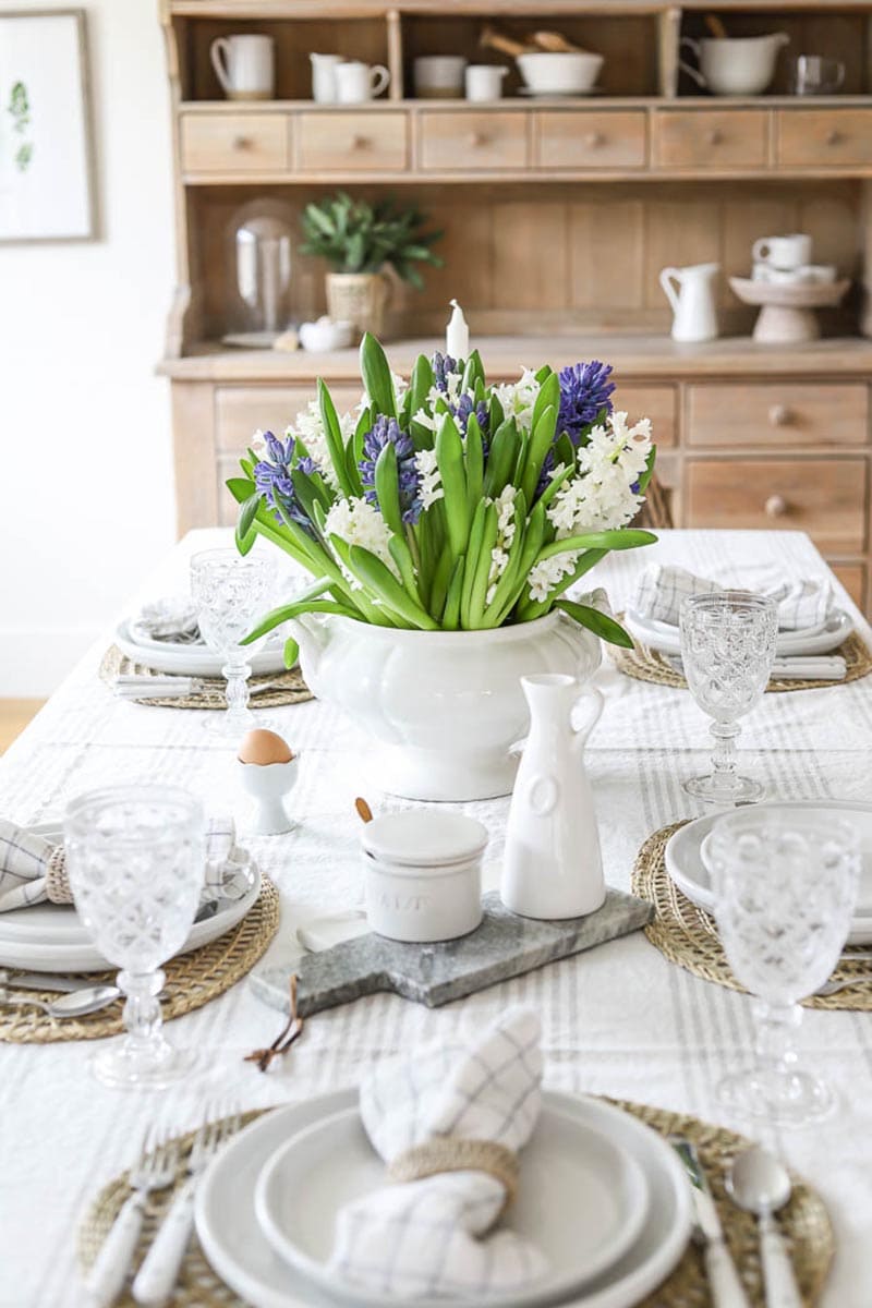 Fabulous and Fresh Farmhouse DIYS and Ideas are waiting to inspire you to create. All the newest projects in the Farmhouse World all in one place to enjoy!