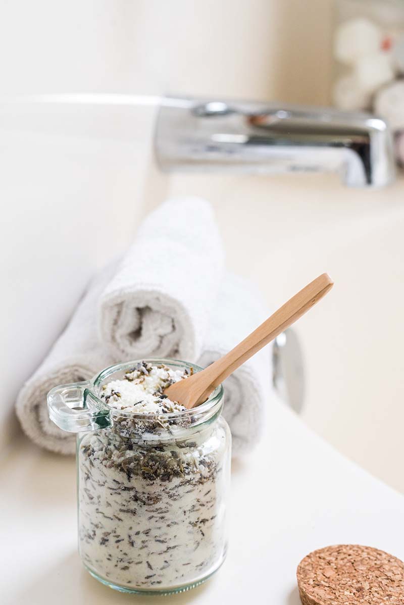 Do you know what it is time for? Fresh and Trendy DIY Crafts To Make This Weekend of course. Tons of inspirational Crafts are waiting for you to choose from. One is perfect to make this weekend!