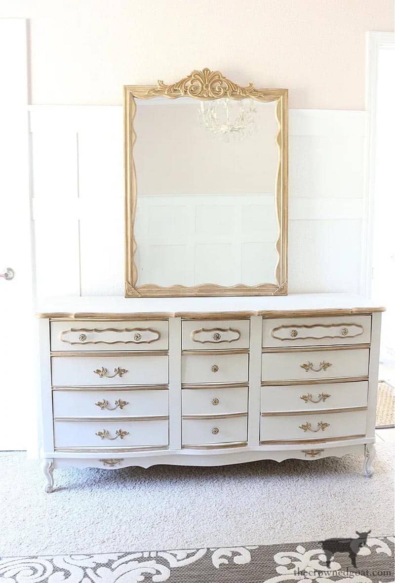 These Fabulous and Fresh Farmhouse DIYs and Ideas are just what you need for inspiration today! See what's happening in the world of Farmhouse Home Decor!
