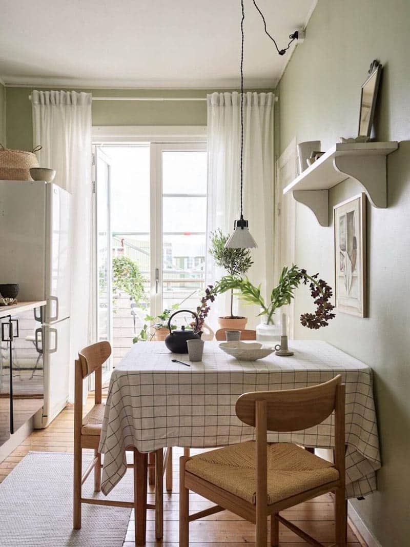 These Fabulous and Fresh Farmhouse DIYs and Ideas are just what you need for inspiration today! See what's happening in the world of Farmhouse Home Decor!
