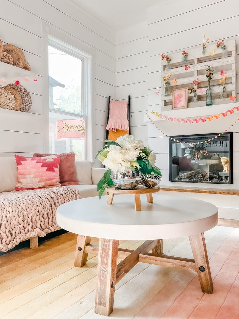 It’s time for another dose of cheer and creativity with Fresh and Trendy DIY Crafts To Make This Weekend! We’re bringing you a wide range of crafts that are hot off the press. We’ve scoured the best Craft Blogs to curate some fantastic goodies just for you!