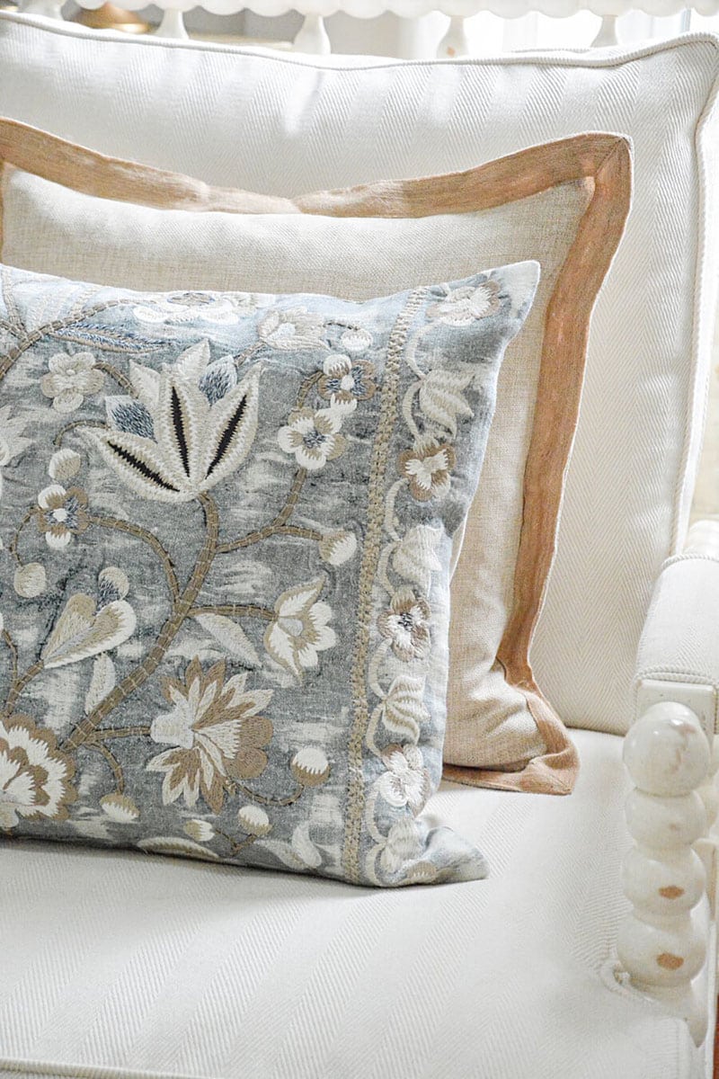 These Fabulous and Fresh Farmhouse DIYs and Ideas are just what you need for inspiration today! See what’s happening in the world of Farmhouse Home Decor!