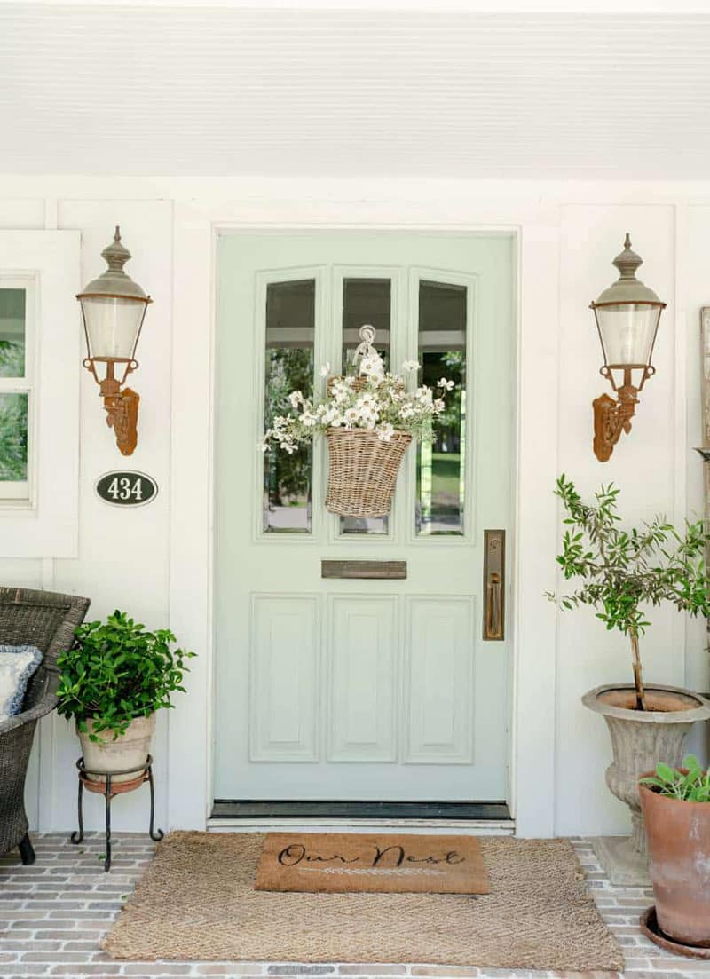 These Fabulous and Fresh Farmhouse DIYs and Ideas are just what you need for inspiration today! See what’s happening in the world of Farmhouse Home Decor!