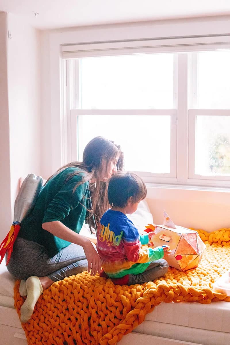 It’s time for another dose of cheer and creativity with Fresh and Trendy DIY Crafts To Make This Weekend! We’re bringing you a wide range of crafts that are hot off the press. We’ve scoured the best Craft Blogs to curate some fantastic goodies just for you!