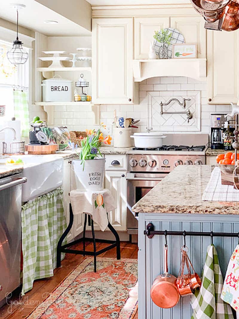 Transform your kitchen into a haven of rustic charm with these cozy Cottagecore ideas. 🌿🍽️ #Cottagecore #KitchenDecor #RusticCharm