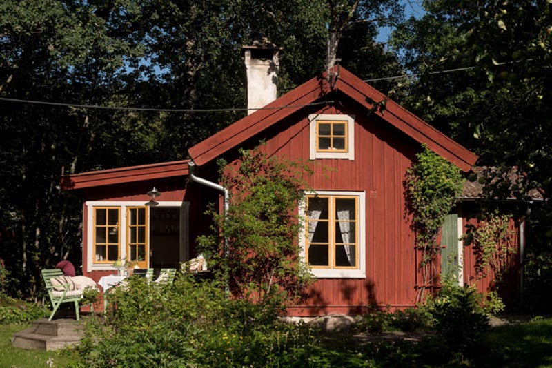 Explore creative farmhouse DIY home decor ideas and projects for a charming, rustic-inspired living space.