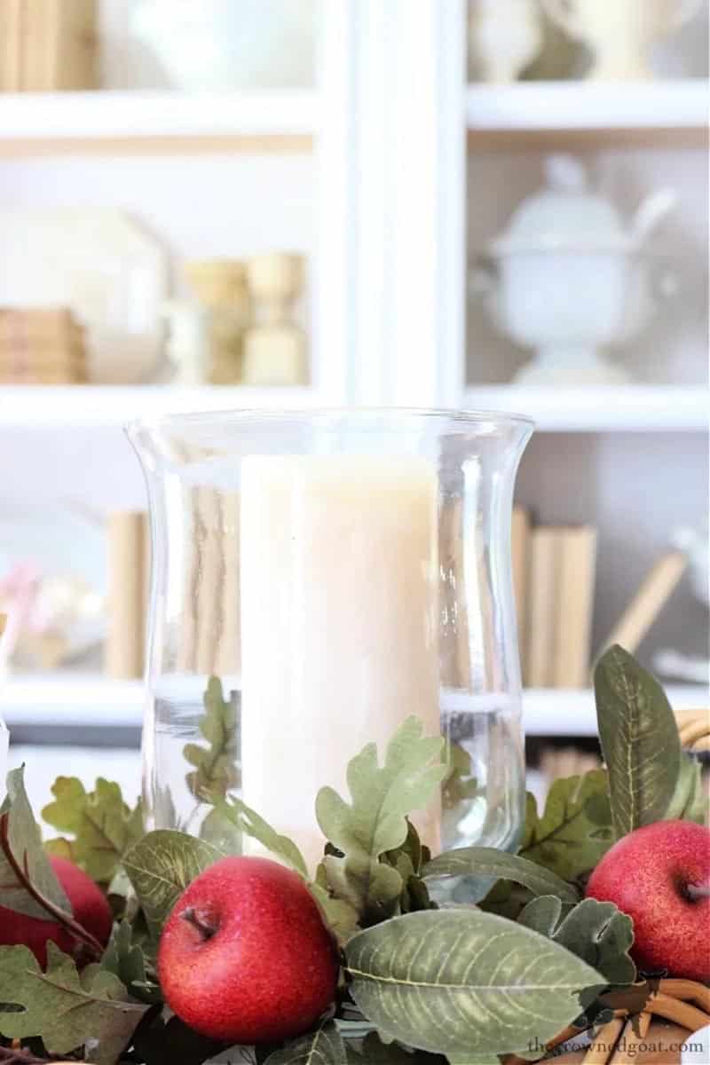 Discover a curated list of fabulous and fresh farmhouse DIYs to cozy up your home this Fall! Blogs and Instagram accounts included.