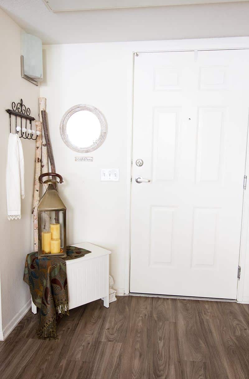 Discover a curated list of fabulous and fresh farmhouse DIYs to cozy up your home this Fall! Blogs and Instagram accounts included.