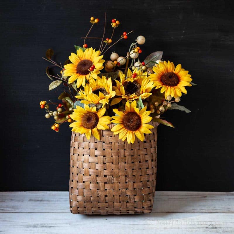 Discover 37 weekend DIY crafts, from fall flower arrangements to Harry Potter-themed delights, and unleash your creativity!