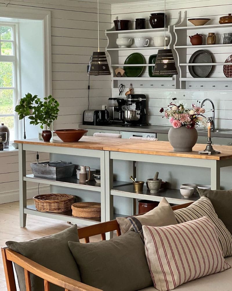 Explore 32 charming farmhouse DIYs, crafts, & ideas from talented bloggers! From spring decor to historic renovations, find inspiration for every project.