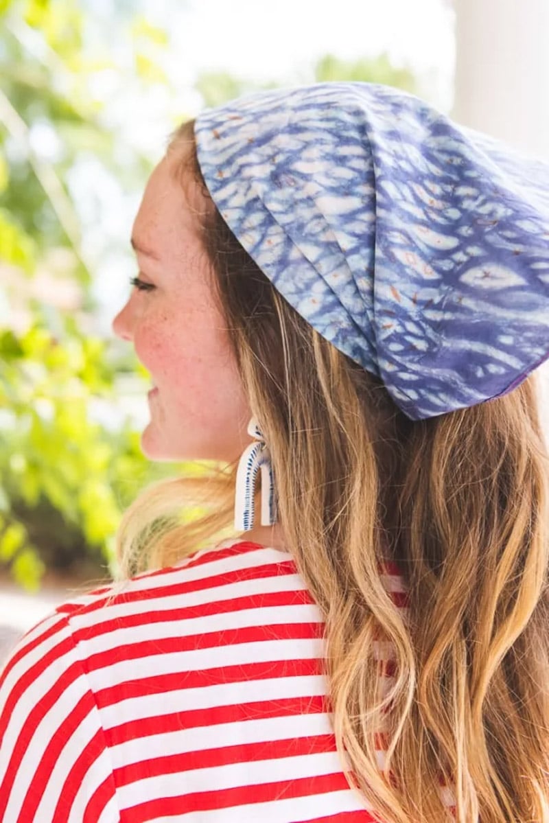 Discover 33 trendy DIY crafts to fuel your weekend creativity! From home decor to fashion accessories, find your next project here.