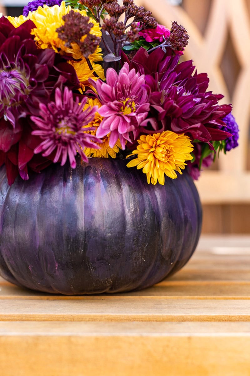 Get ready for autumn with 28 fresh and trendy Halloween & fall crafts! Easy, fun, and perfect for cozying up your home this season.