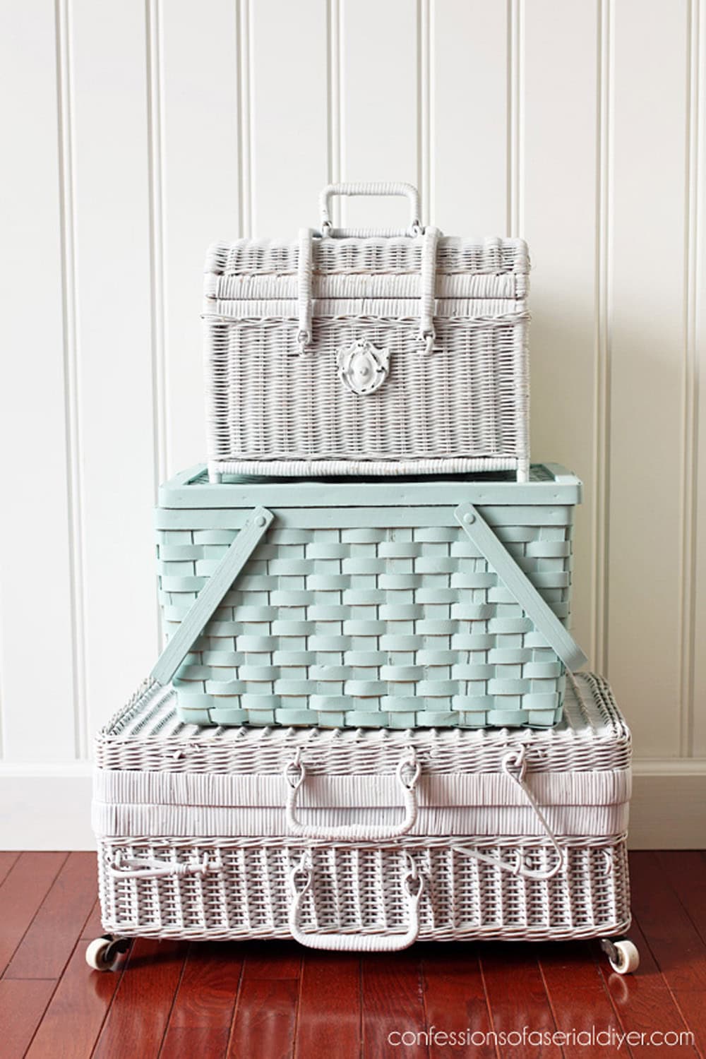 Picnic Baskets And Totes