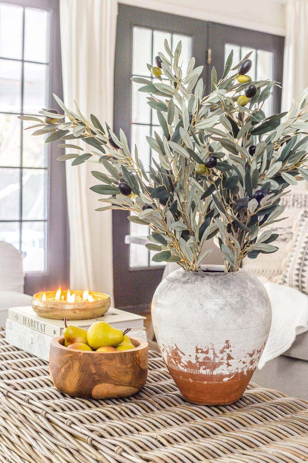 Easy Fall Decor Ideas To Make Your Home Cozy easy fall decorating idea featured on The Cottage Market