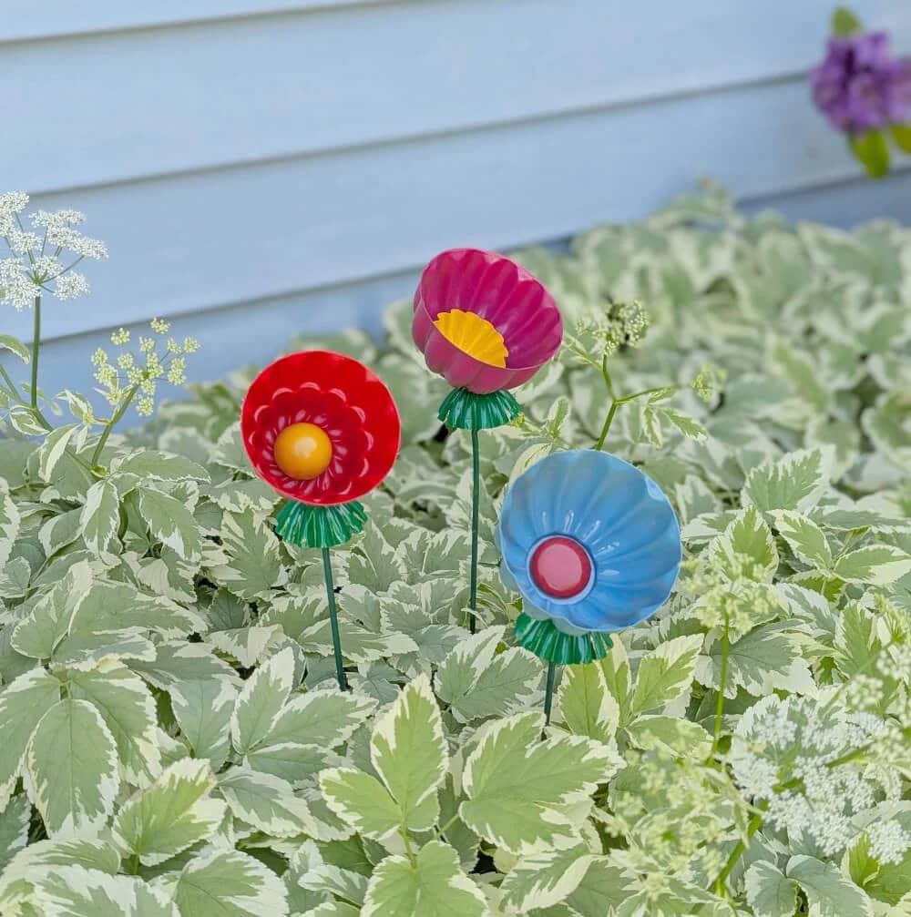 Vintage Jello Molds Turned Into Whimsical Garden Flowers thrift store upcycle idea