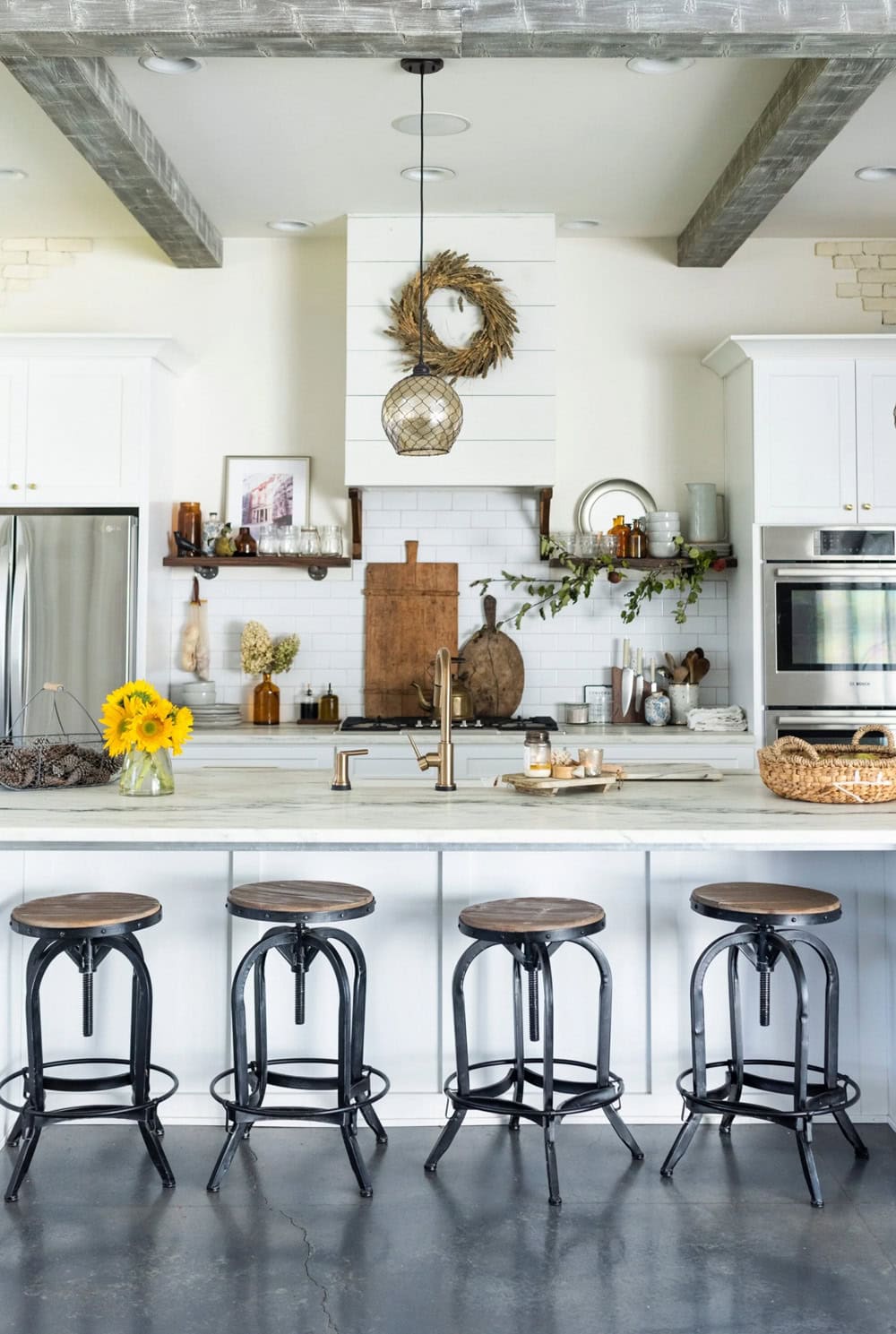 Budget Friendly Fall Decorating easy fall decorating idea featured on The Cottage Market
