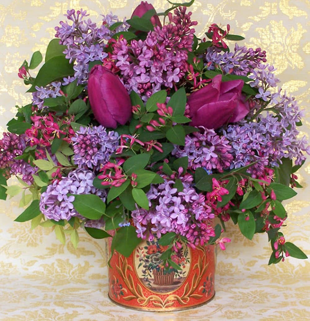 Spring Flowers in Vintage Tins floral inspiration featured on The Cottage Market