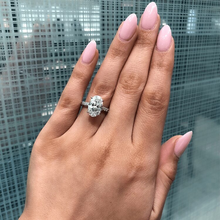 What Is the Average Engagement Ring Size for Women? The Couple Connection