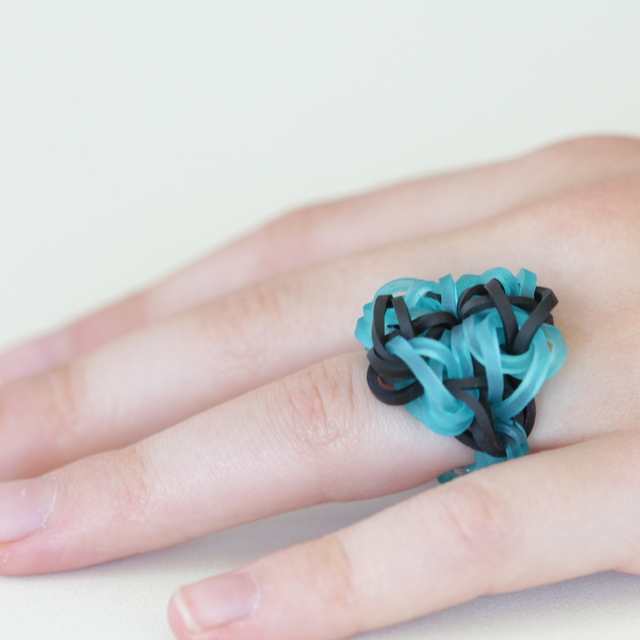 Rainbow Loom Fishtails and Rings • The Crafty Mummy
