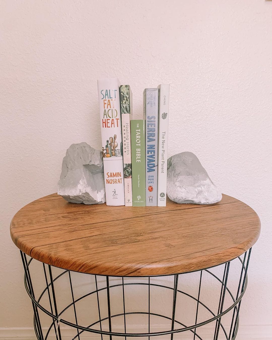 27 Ridiculously Easy DIY Bookends For Your Shelves