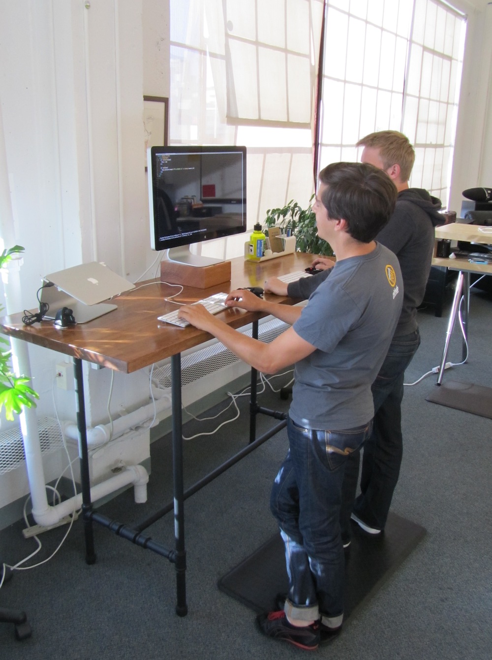 28 Best DIY Standing Desk Ideas For Your WFH SetUp