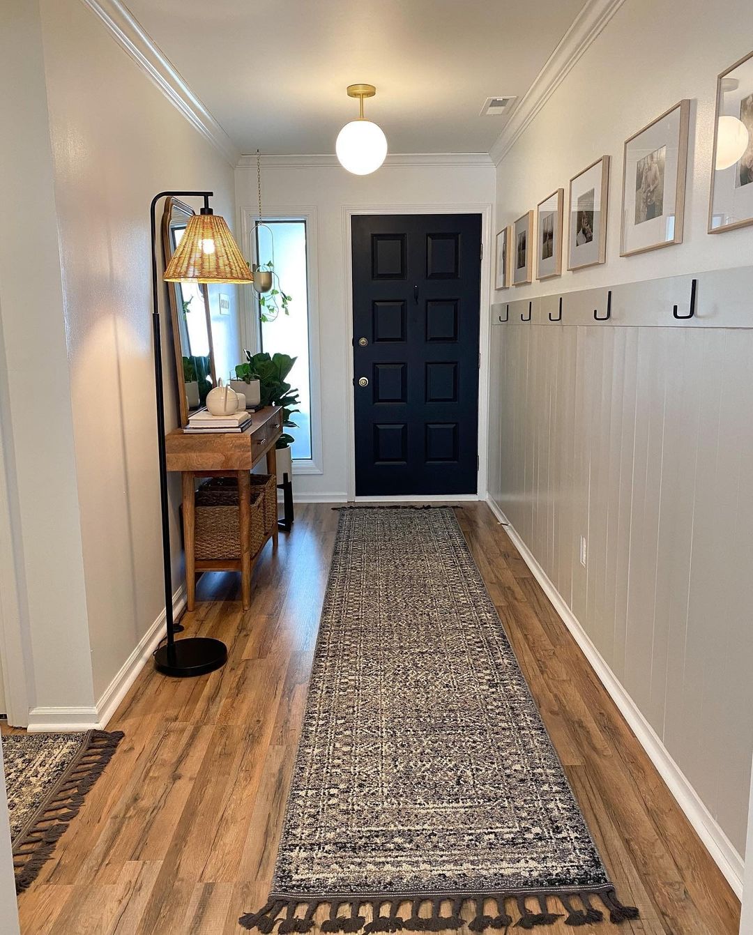 20 Most Beautiful And Entryway Gallery Wall Ideas