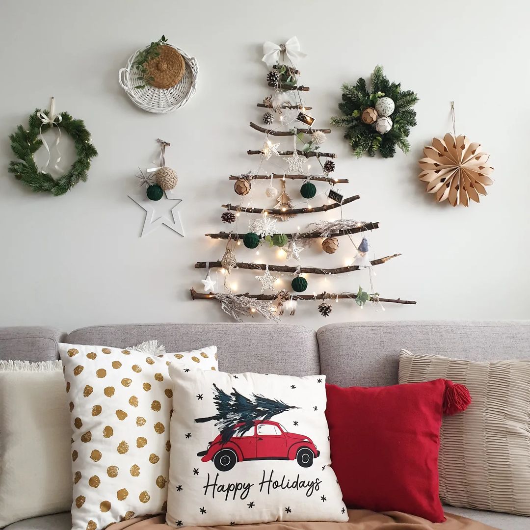 15 Super Festive And Creative Wall Christmas Tree Decor Ideas