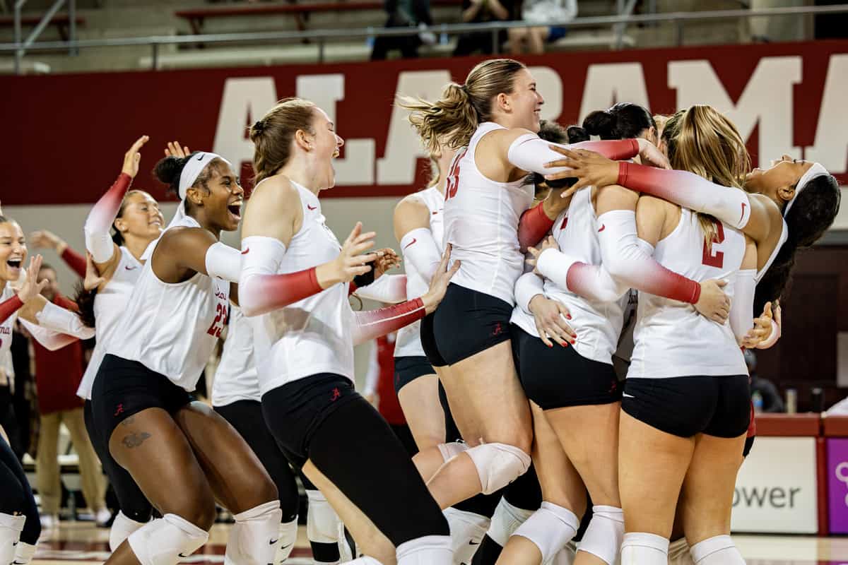 Alabama volleyball avoids winless SEC season with senior day victory
