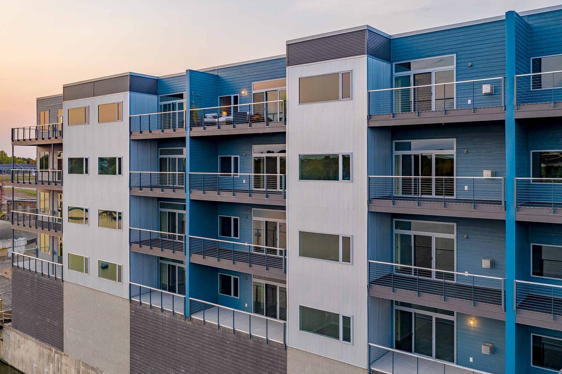 Gallery 1 Bedroom & 2 Bedroom Waterfront Luxury Apartments for rent WI