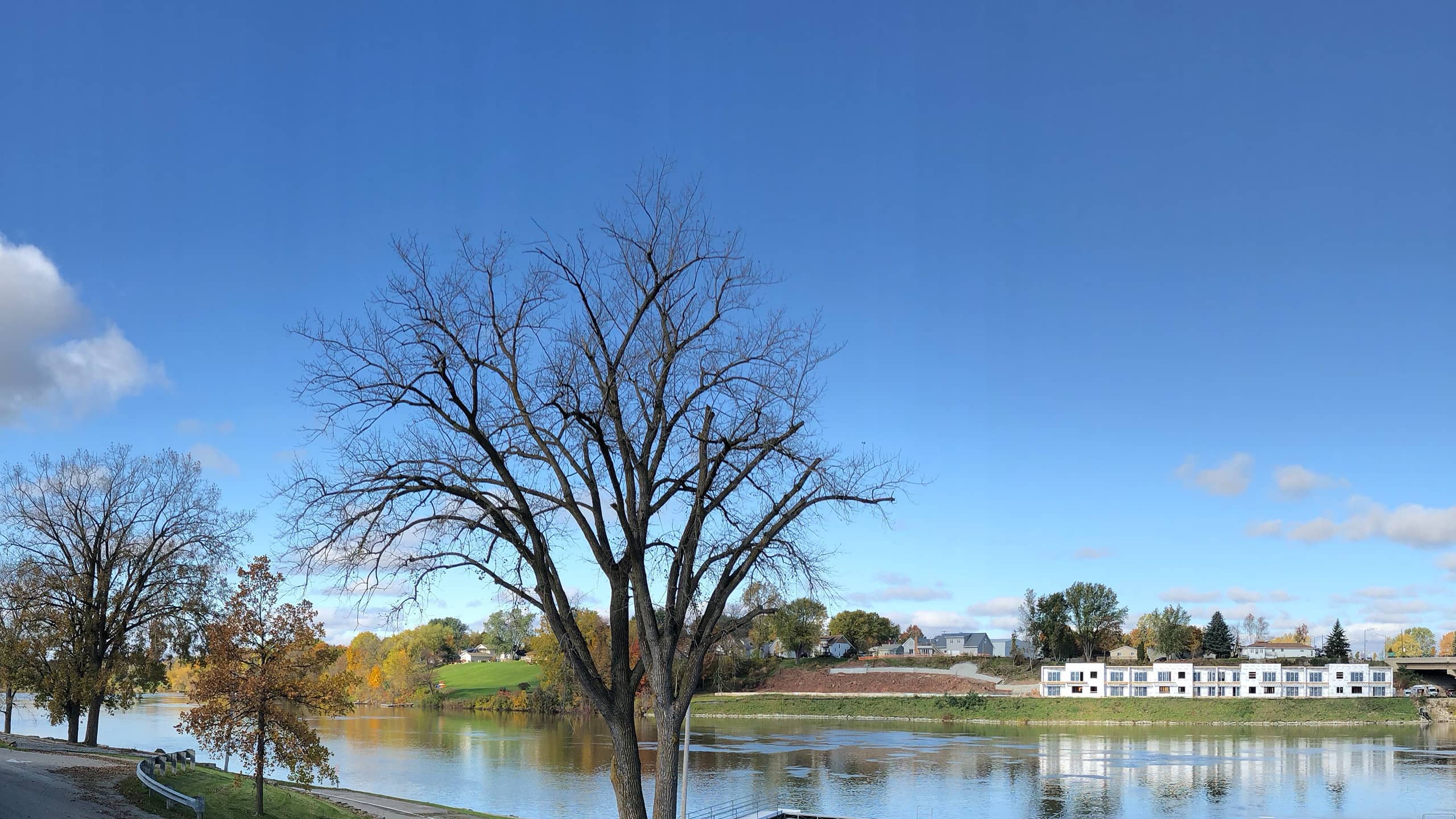 Gallery 1 Bedroom & 2 Bedroom Waterfront Luxury Apartments for rent WI