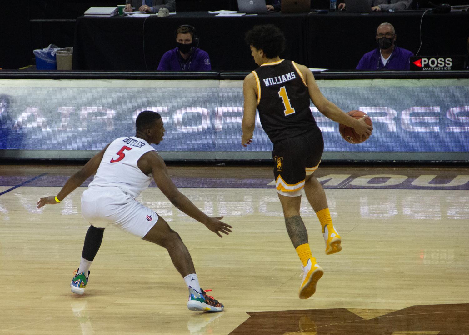 No. 1 seed Aztecs survive battle against No. 8 Wyoming in quarterfinals