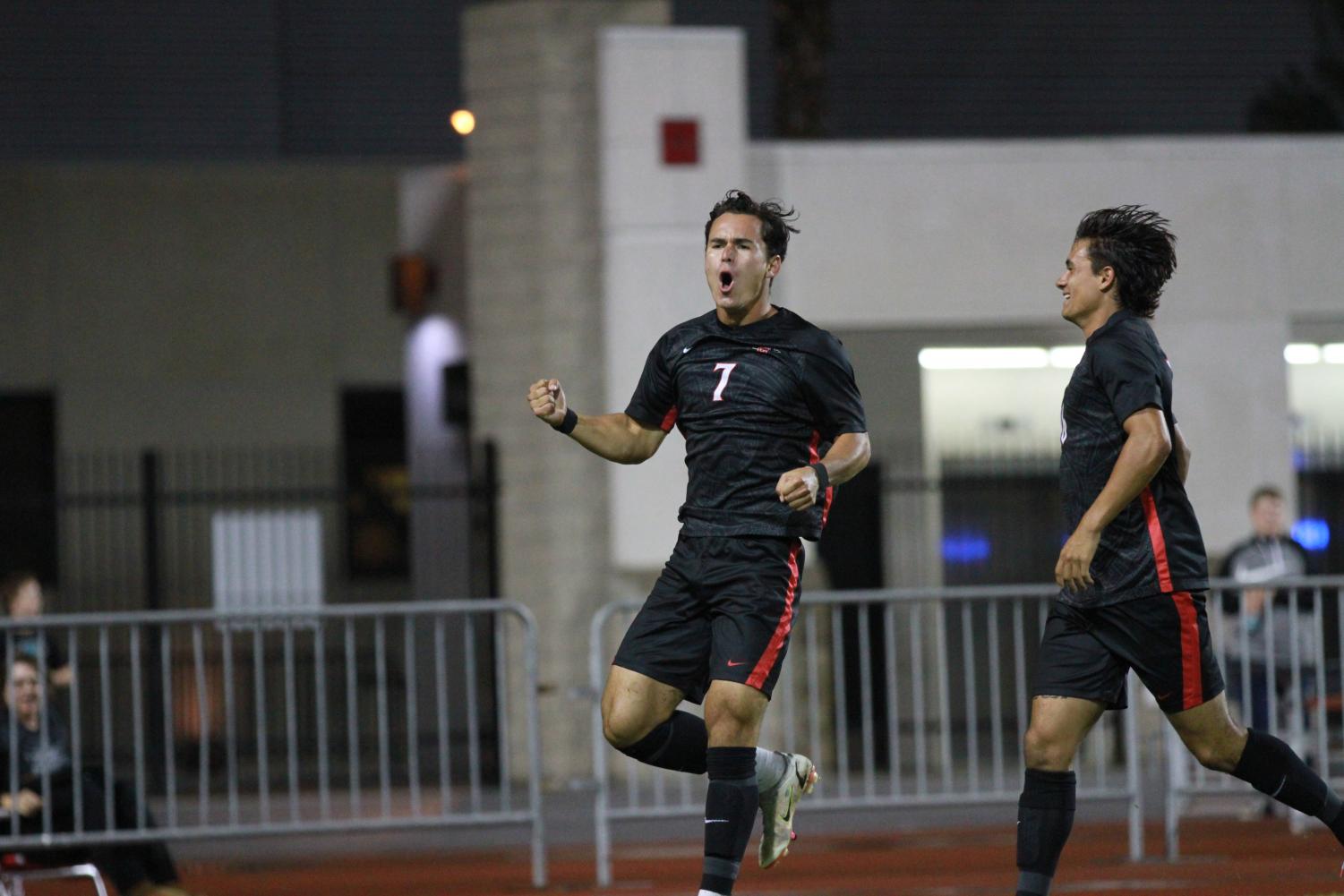 Men’s Soccer hold onto early lead, defeat Gonzaga 20 to stay