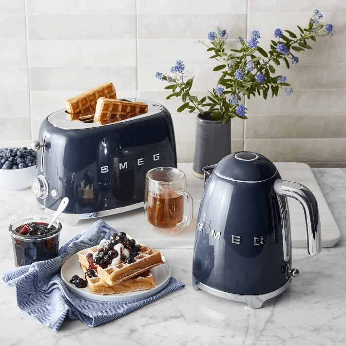 WIN A SMEG Bundle Worth Over £270 the daily glimmer