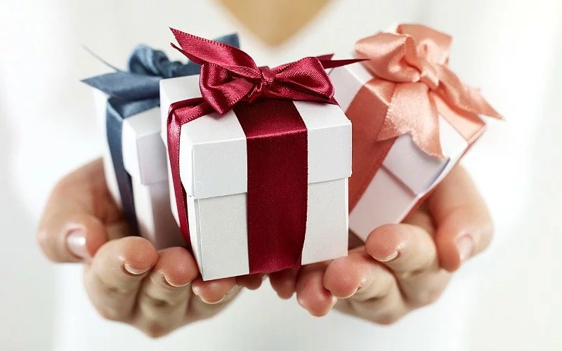 Christmas and New Year’s Eve gift exchanges in Greece