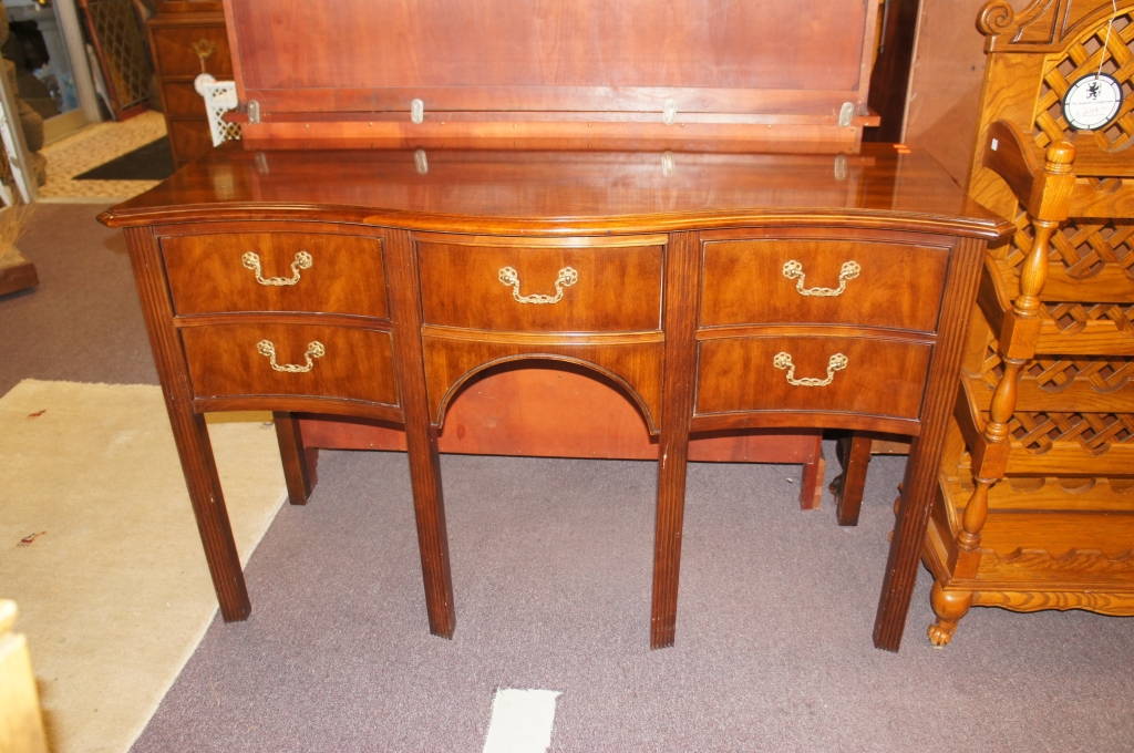 Thomasville Furniture Serpentine Dining Room Sideboard Credenza Buffet