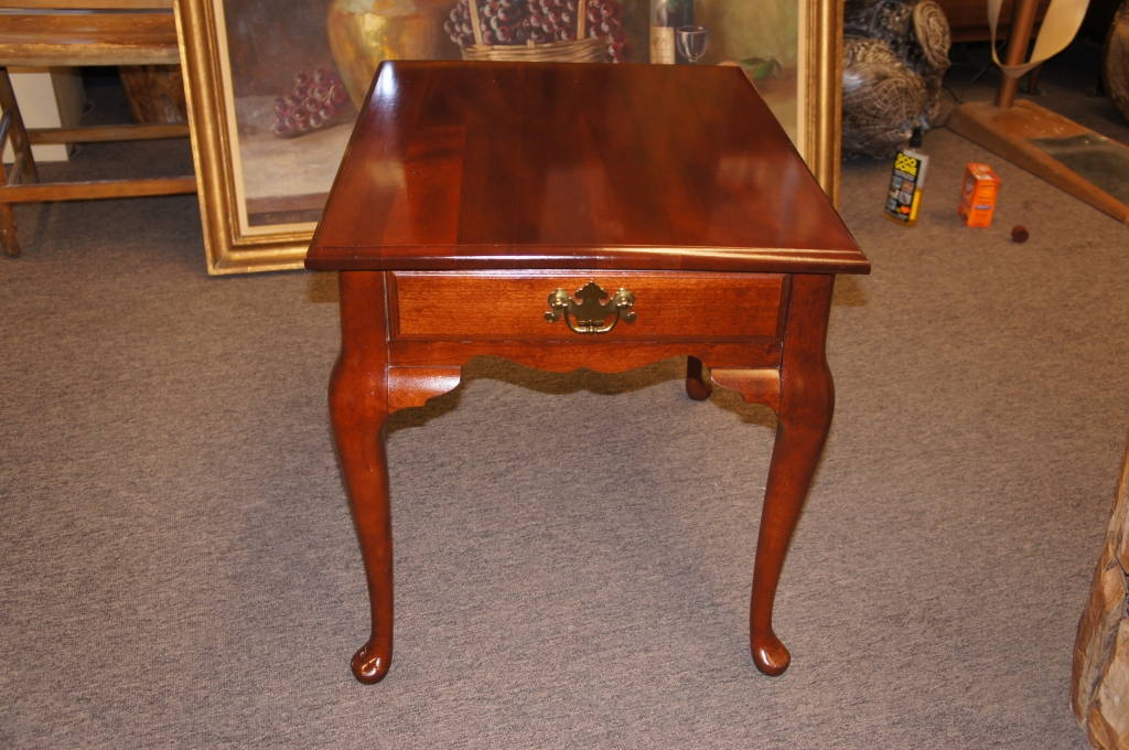 Wonderful Basset Furniture Queen Anne Cherry End Side Table removed