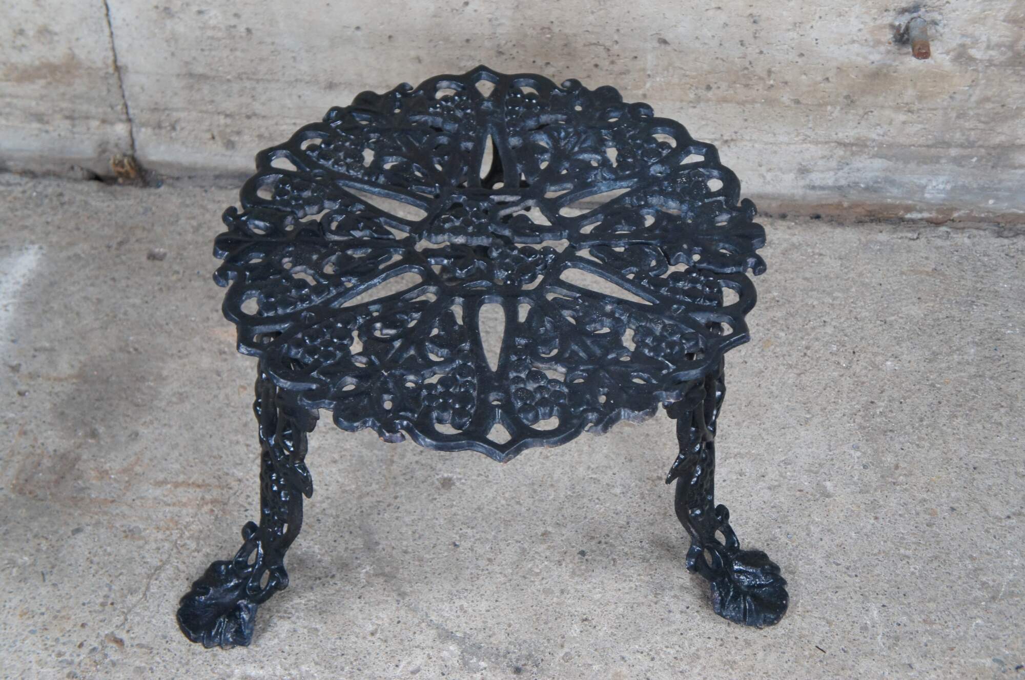 "Antique Victorian Cast Iron Grapevine Leaves Patio Garden Outdoor