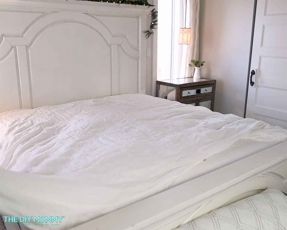 How to Put a Comforter in a Duvet Cover The DIY Mommy